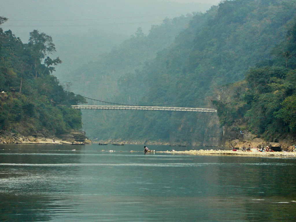 জাফলং নদীতীর ভ্রমণ